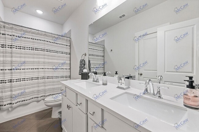 Building Photo - 7741 Reis Ln
