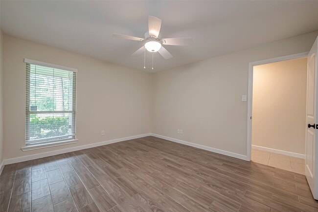 Building Photo - 25907 Glen Loch Dr