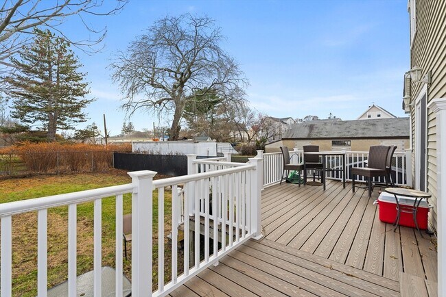 Building Photo - 7 Vining Ct