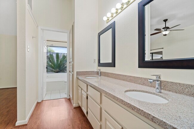 Building Photo - 2710 Pineleaf Dr