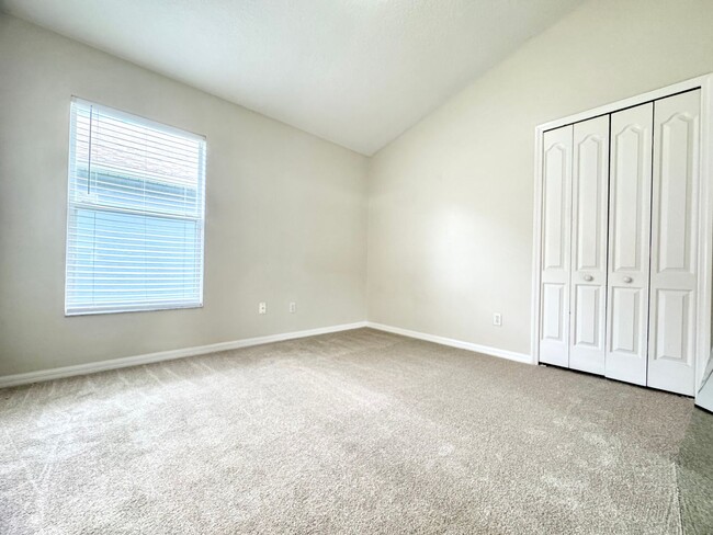 Building Photo - Beautifully Updated 4/3, Gated Community, ...