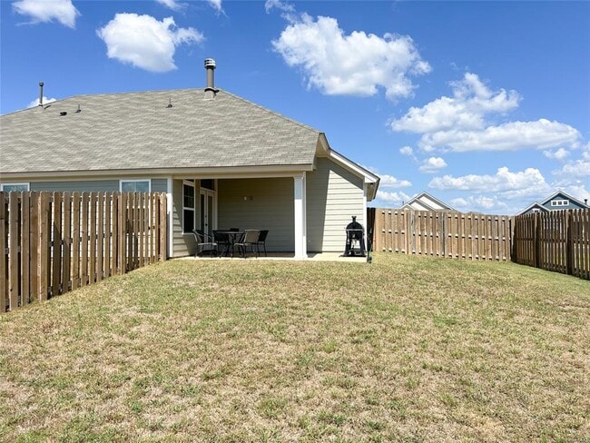 Building Photo - 901 Hedgefield Way