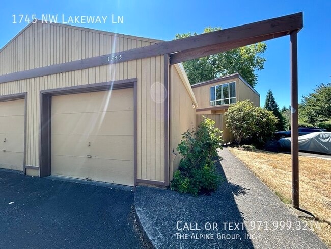 Building Photo - 1745 NW Lakeway Ln