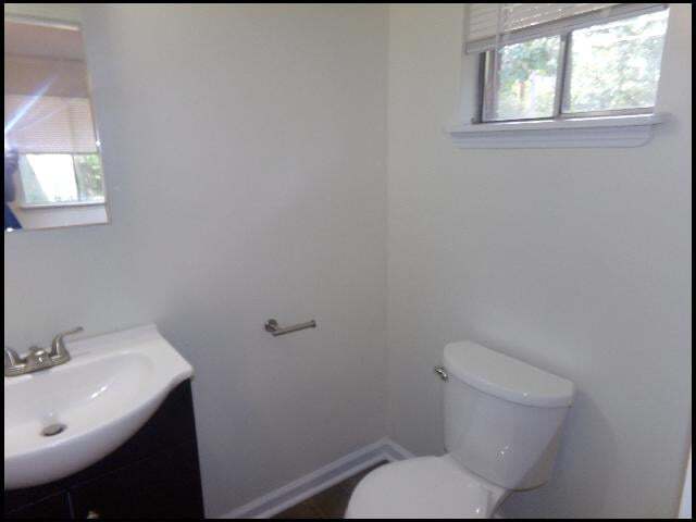Building Photo - 408 Pickwick Ln