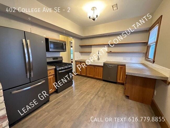 Building Photo - Renovated Two Bedroom in Heritage Hill
