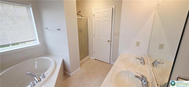 Building Photo - 3791 Knight Dr