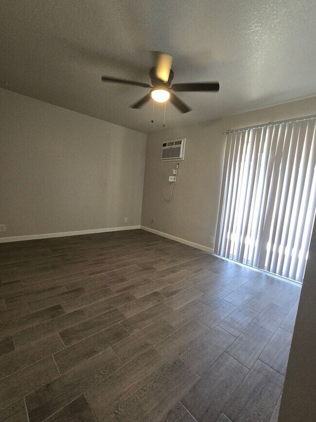 Building Photo - 2 BR 1 BA available now