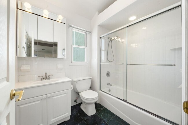 Building Photo - 312 Washington St