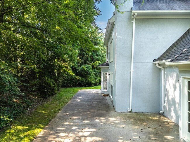 Building Photo - 1050 Shady Valley Pl