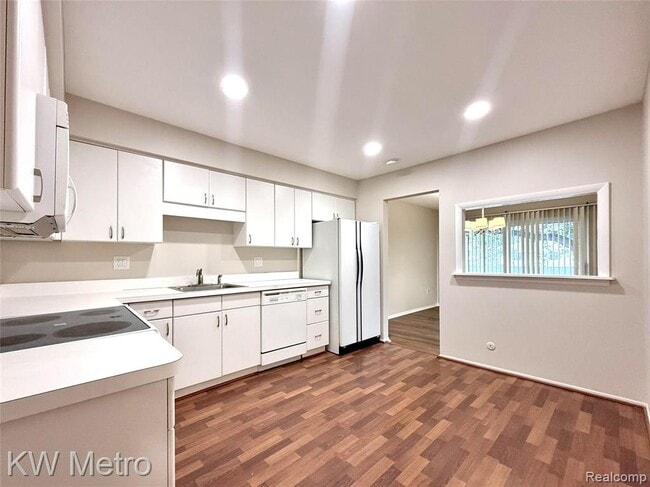 Building Photo - 27654 Echo Valley W