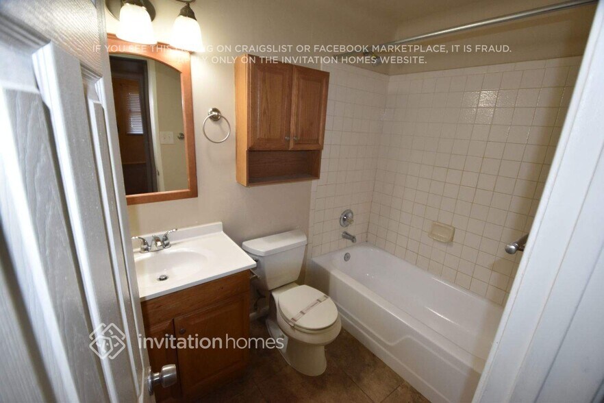 Building Photo - 13808 N 33rd St