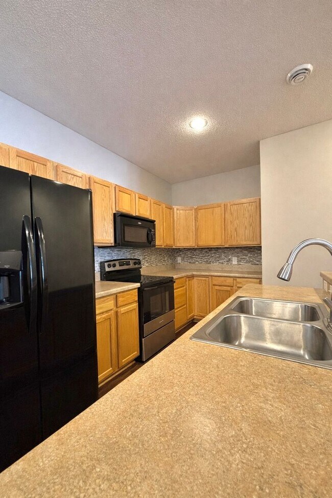 Building Photo - Gorgeous 2bed 2bath Townhome in Bailey’s Arbor