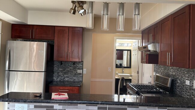 Building Photo - 8114 160th St