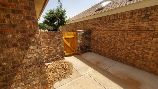 Building Photo - Spacious Townhome Southwest Lubbock