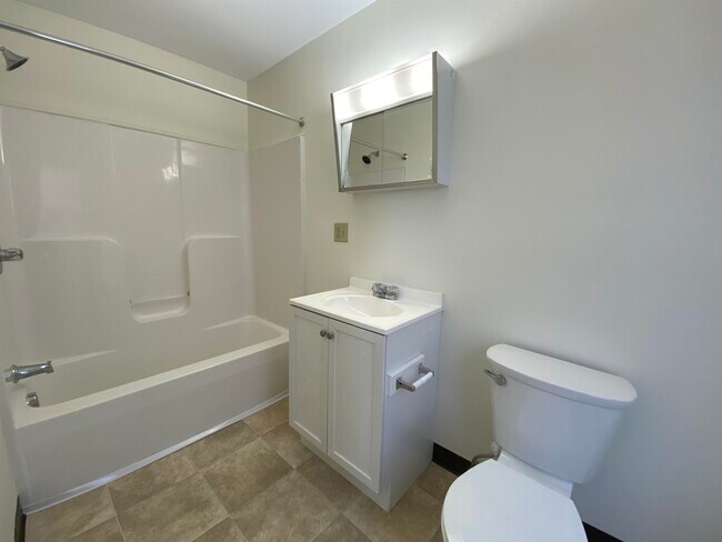 Building Photo - 4 Martin St