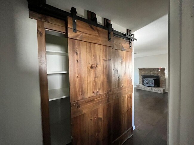 Building Photo - 3 Bedroom Home Centrally Located in Carson City