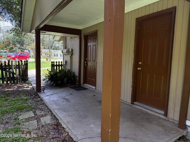 Building Photo - 808 Meadowbrook Dr