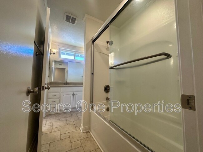 Building Photo - 248 Green Heath Pl