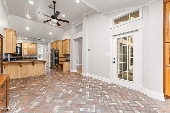 Building Photo - 408 Gordon Crockett Dr