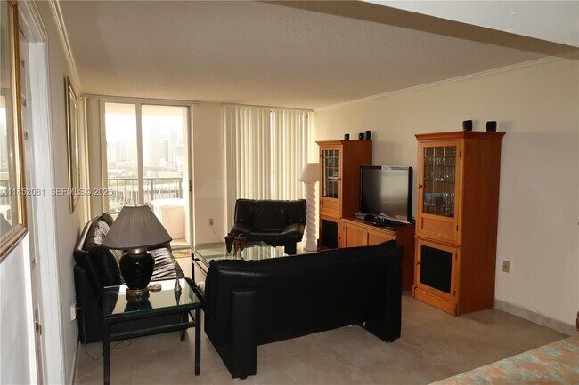 Building Photo - 555 NE 15th St