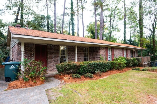 Building Photo - 535 Godfrey Ln