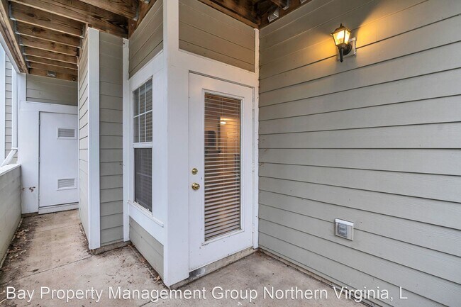 Building Photo - 1705 Lake Shore Crest Dr