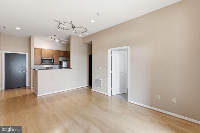 Building Photo - 309 Holland Ln