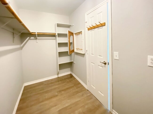 Building Photo - Spacious 4 Bed 3 Bath Rental with Modern Touches in Austin