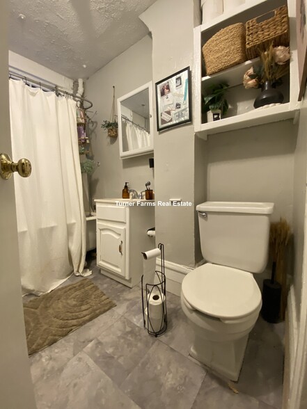 Building Photo - 5 Champney Pl