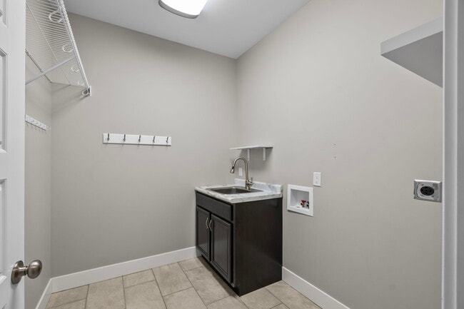 Building Photo - 145 Summerfield Way