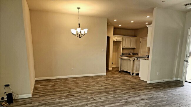 Building Photo - NE Bakersfield 4 bed 2 bath home with sola...