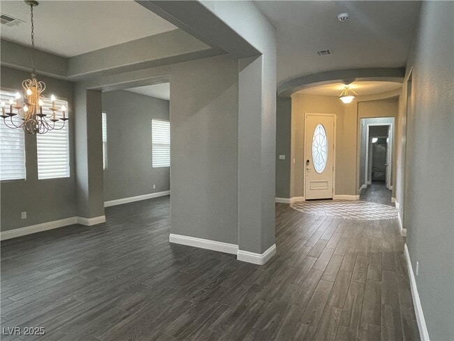 Building Photo - 10468 Garden Light Dr