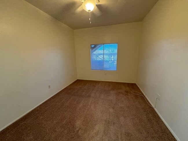 Building Photo - Spacious 3 bedroom Condo in Green Valley