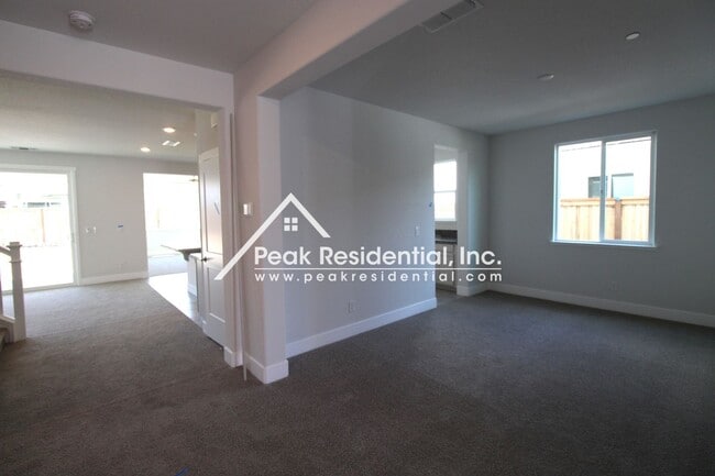 Building Photo - 4 br, 3 bath House - 8200 Triplefin Way