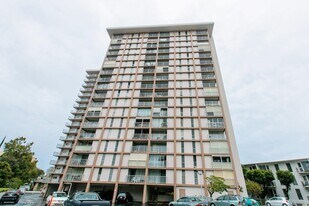 Building Photo - 1617 Keeaumoku St