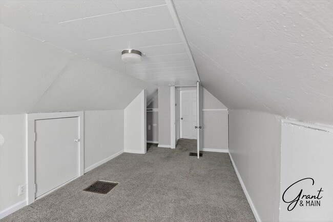 Building Photo - $1300 3 bedroom bungalow