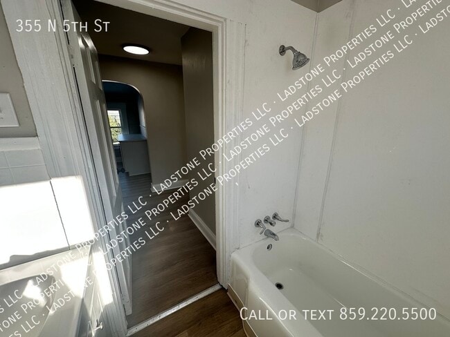 Building Photo - 355 N 5th St