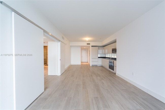 Building Photo - 1010 Brickell Ave