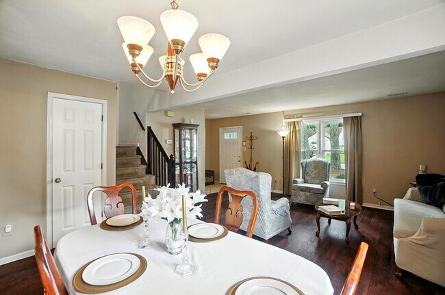 Building Photo - 1308 Summerset Ct