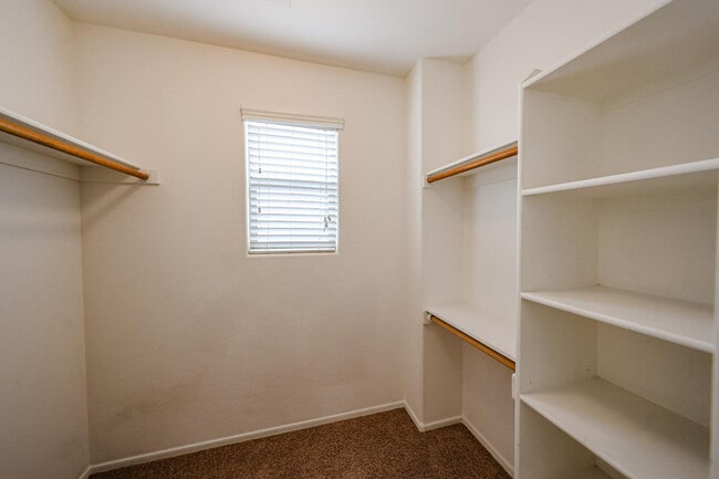 Building Photo - 12039 W Leather Ln