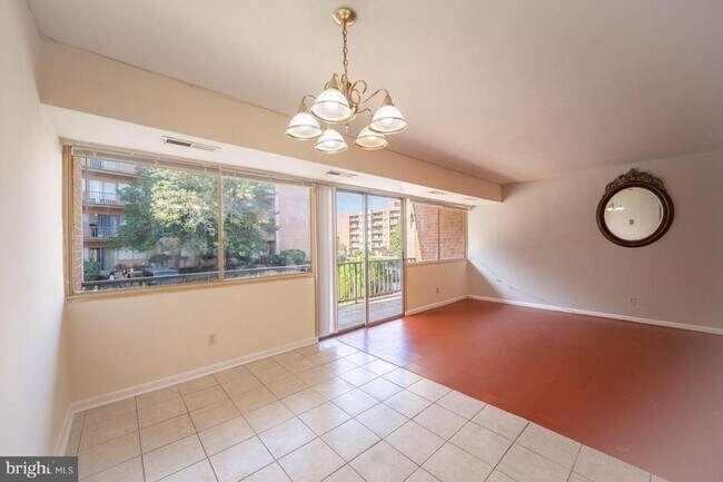 Building Photo - 5801 Quantrell Ave