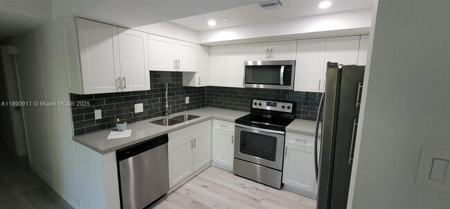 Building Photo - 10641 SW 108th Ave