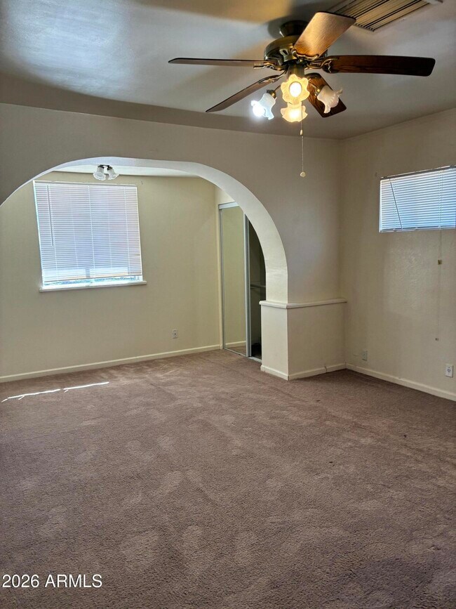 Building Photo - 1422 E Yucca St