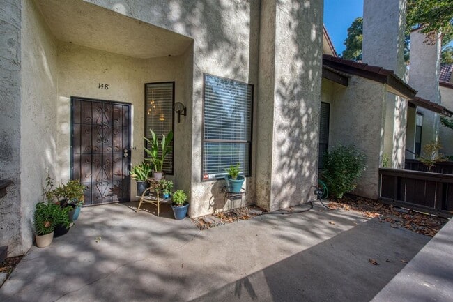 Building Photo - 3/2.5 Executive Condo in Downtown Fresno (...