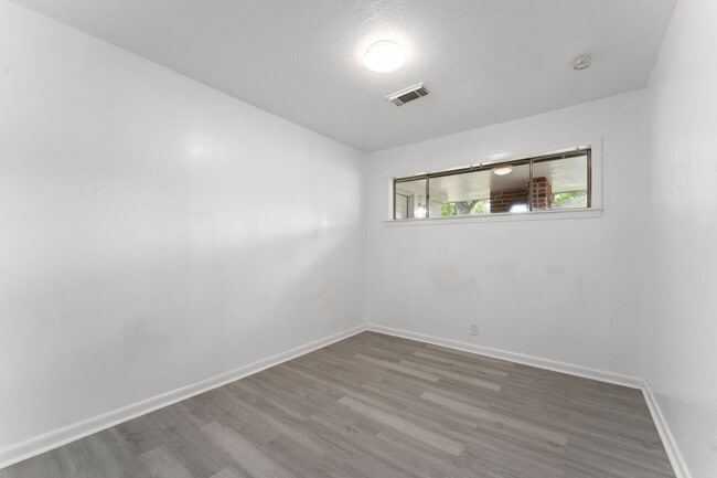 Building Photo - Welcome to a Home Full of Character and Comfort!