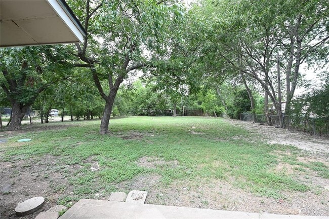 Building Photo - 6802 Creedmoor Rd
