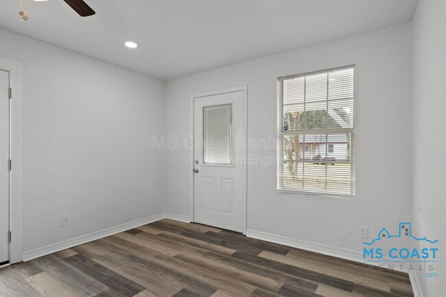 Building Photo - 340 Hiller Dr