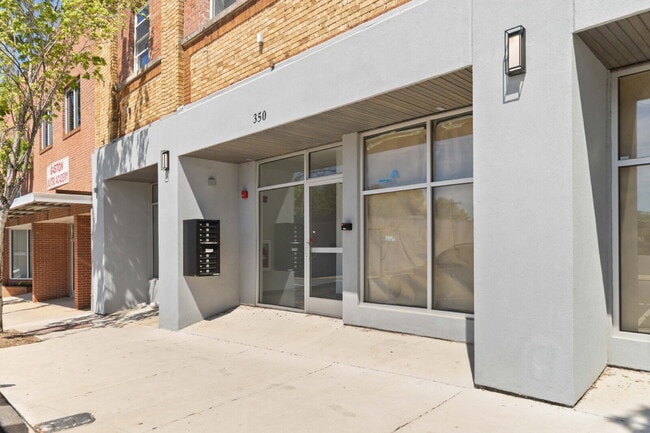 Building Photo - 350 Main St
