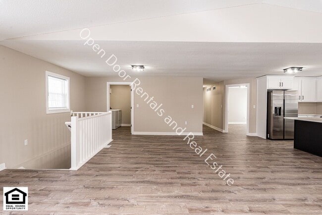 Building Photo - 4 bedroom home now available! ***MOVE IN RENT SPECIAL $500 OFF FIRST MONTH'S RENT!!!***