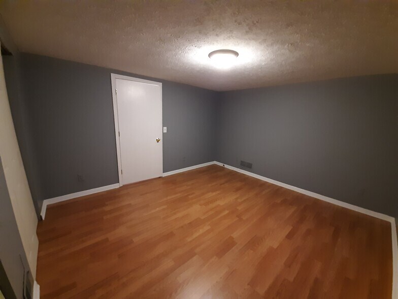 family room - 3792 Brick Schoolhouse Rd